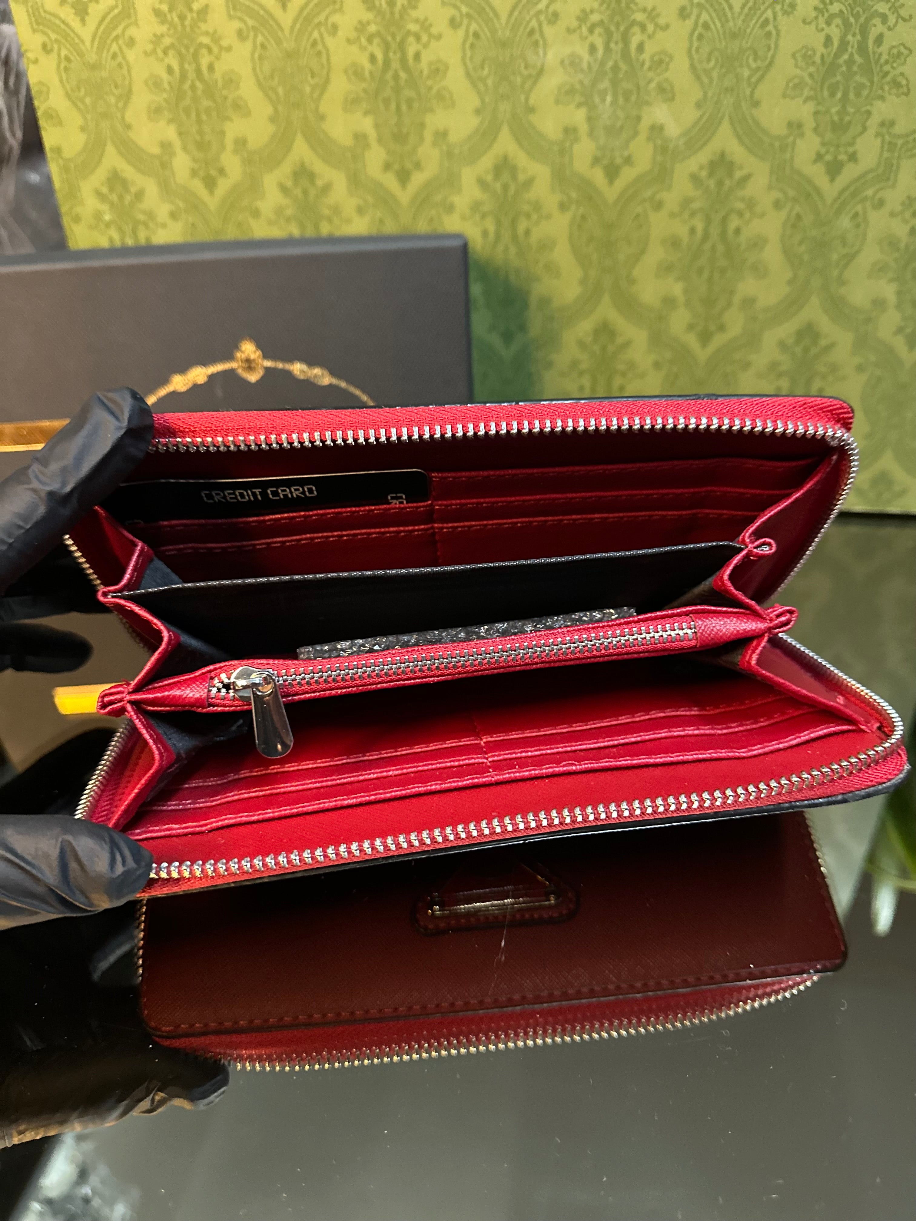 PRADA κόκκινο