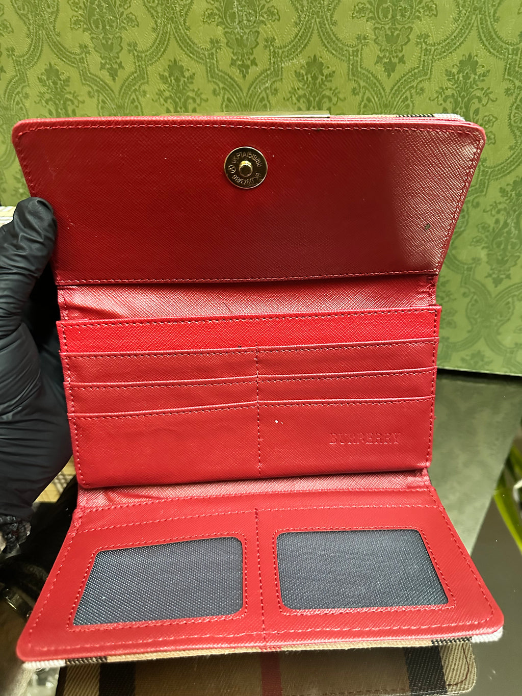 Burberry ￼