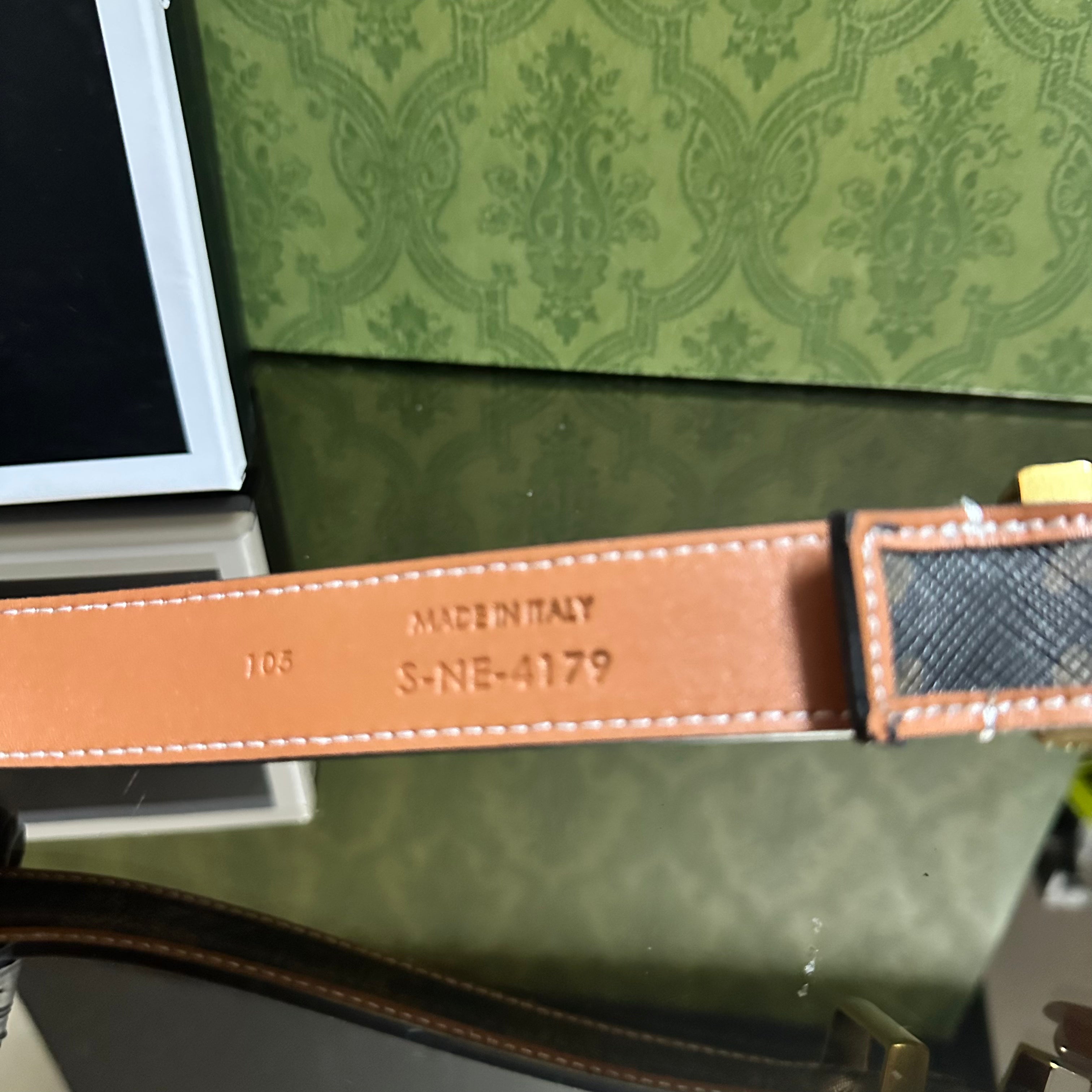 CELINE Δερμάτινη ζώνη ￼ ￼￼