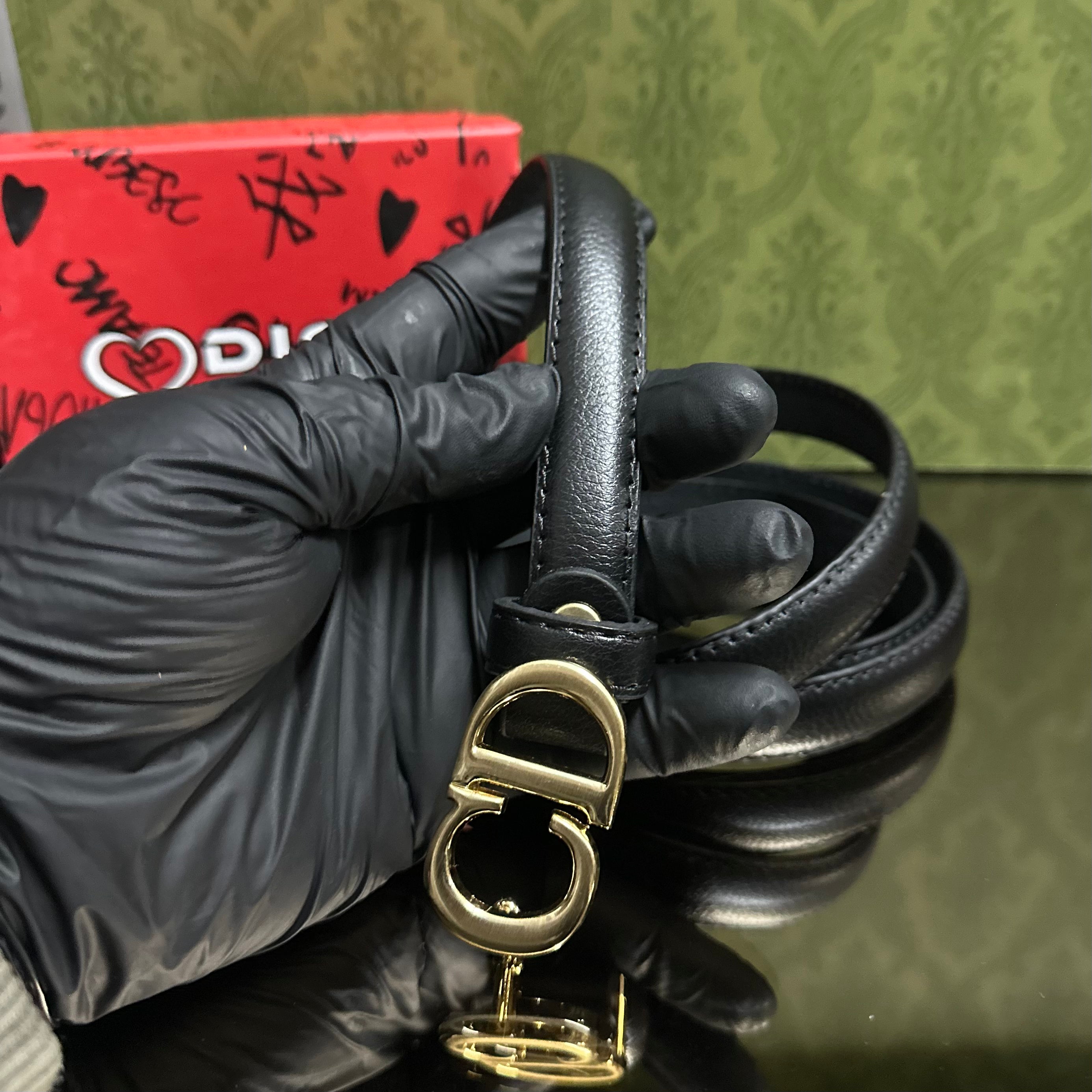 Dior Δερμάτινη ζώνη μαύρη￼