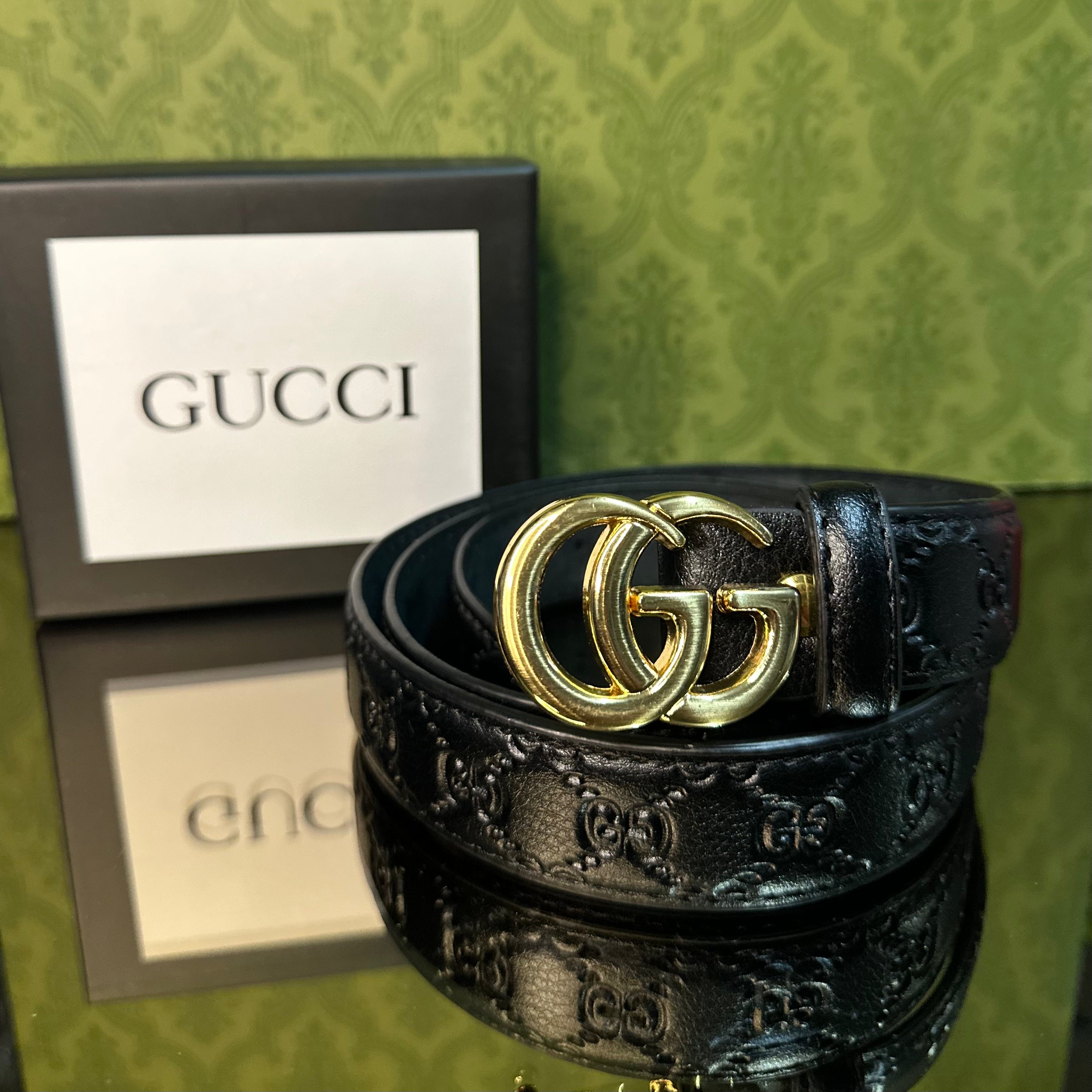 Gucci ζώνη δερμάτινη ανάγλυφα GG μαύρη