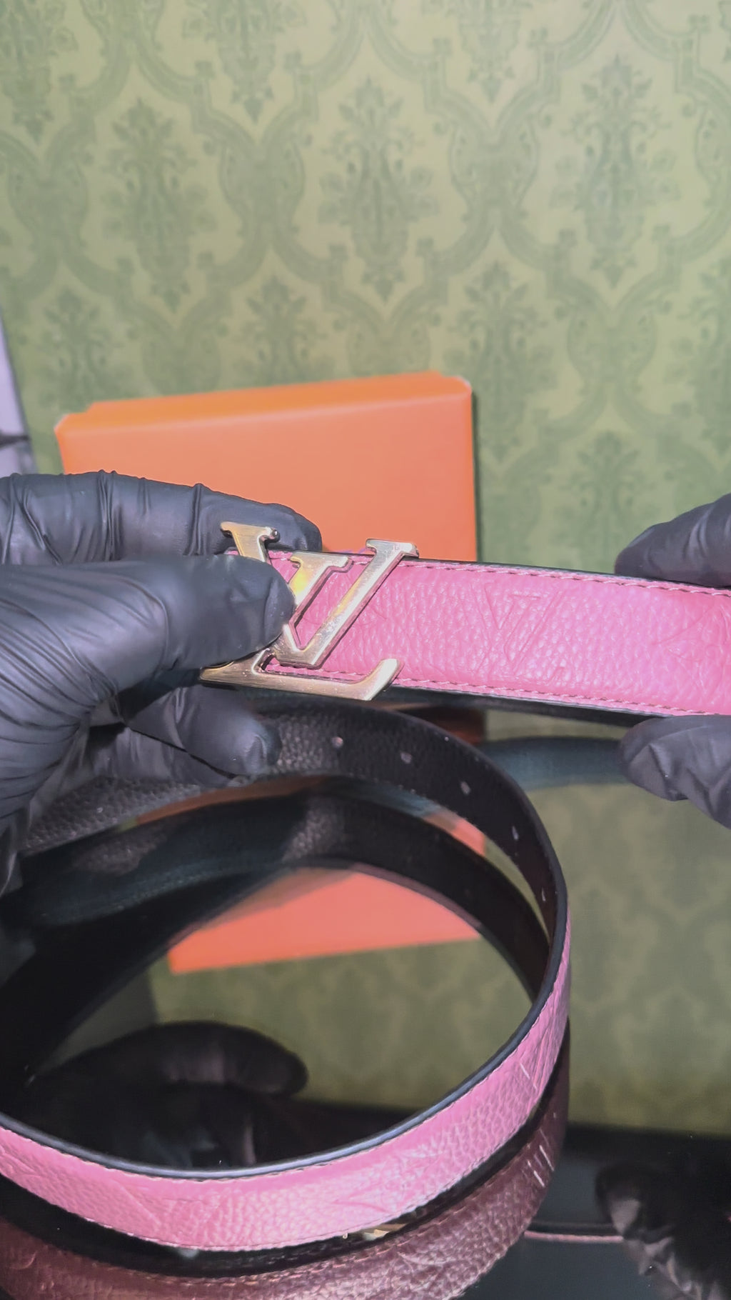 Louis Vuitton Δερμάτινη ζώνη διπλής όψεως ￼ Σάπιο μήλο με μαύρο￼